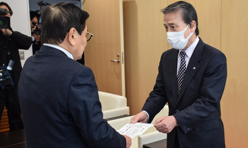 Former Japanese mayor wins election despite sexual harassment allegations