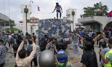 Nepalese police open fire on protesters, killing 11