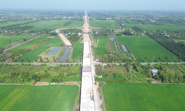 Solutions proposed to accelerate Mekong Delta expressway construction