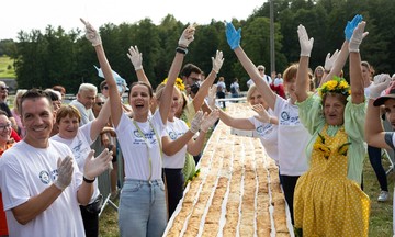 Apple pie breaks Guinness world record