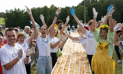 Apple pie breaks Guinness world record