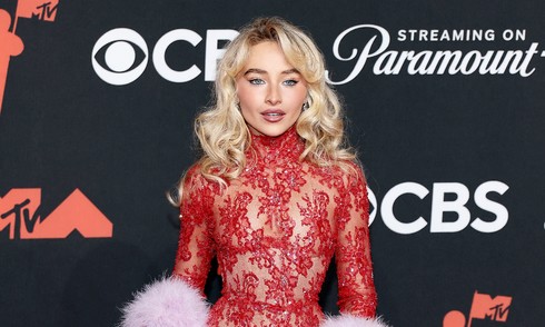 Stars shine on the VMAs 2025 red carpet