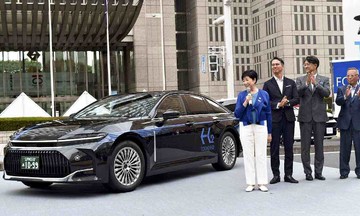 Hydrogen taxis hit the streets of Tokyo