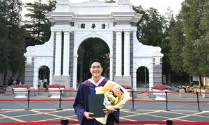 Vietnamese graduate achieves perfect score at Tsinghua University