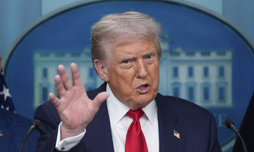 Trump administration targets undocumented immigrants in Chicago