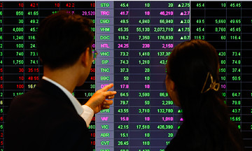 VN-Index rebounds after steep decline