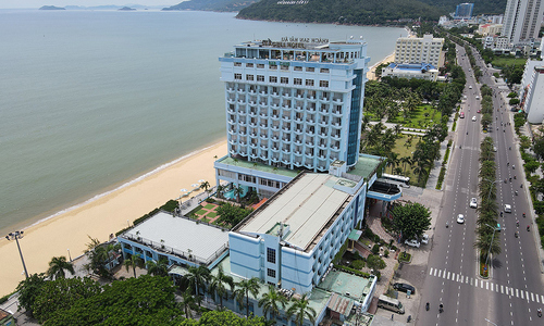 Gia Lai seeks removal of 11-story hotel blocking Quy Nhon bay view