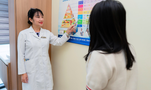 Teen girl suffers severe malnutrition due to anorexia