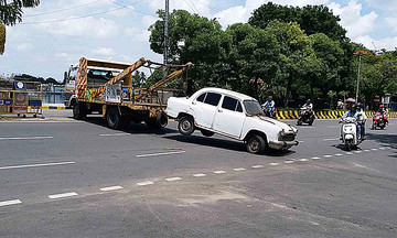 India's transport minister 'happy to see old vehicles destroyed'