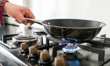 Man forgets to turn off gas stove for 27 days