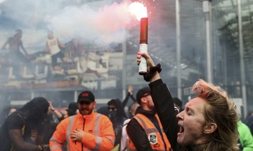 Protests against French government spread nationwide