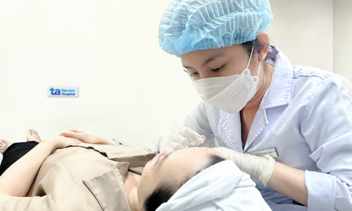 Reducing under-eye circles with meso injections