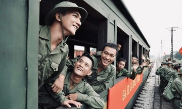 Schools buy thousands of 'Mua do' tickets for students
