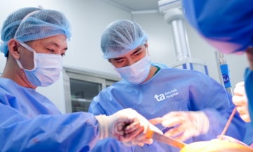 Hip replacement for fractured femur