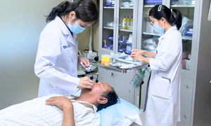 Can blepharospasm be treated with botox injections?