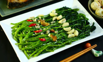 The Great Garlic Debate: When to Add it to Your Stir-Fry?
