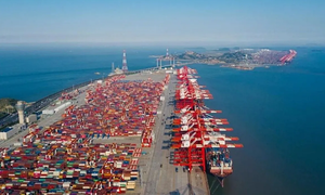 Shanghai port remains world's busiest in first half of the year