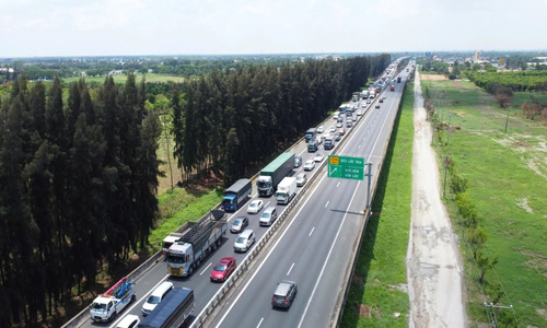 TP HCM - Mekong Delta expressway expansion faces hurdle with nearly 7.2 trillion VND debt