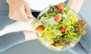 The health risks of eating raw vegetables