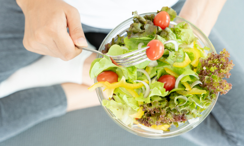 The health risks of eating raw vegetables