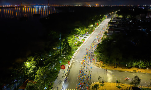 VnExpress Marathon lights up Can Tho's streets