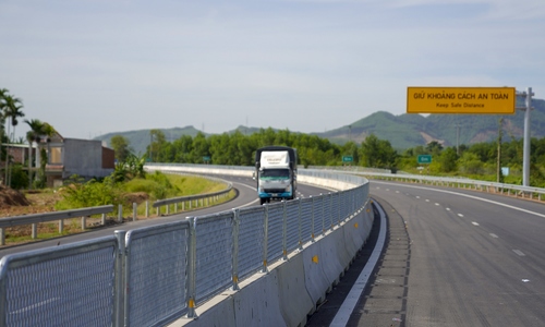 Traffic police propose removing trees from highway medians