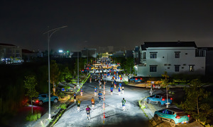 100 Xanh SM electric vehicles light up VnExpress Marathon Can Tho course