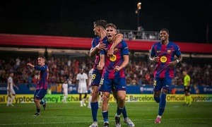Barca players shower at training ground after 6-0 Valencia win