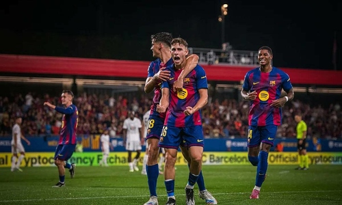 Barca players shower at training ground after 6-0 Valencia win