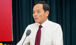 Ho Chi Minh City party chief urges resettlement housing for commuting officials