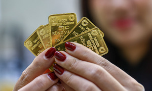 Government calls for gold market stabilization, narrowing the gap with global prices