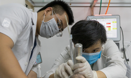Starting salaries for doctors increased in Vietnam