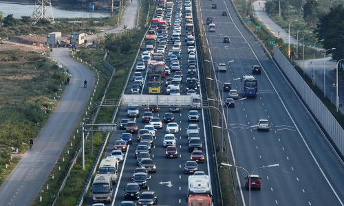 Experts oppose removing trees from highway medians after accident