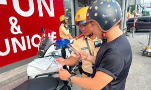 Ho Chi Minh City residents pay traffic fines via QR code