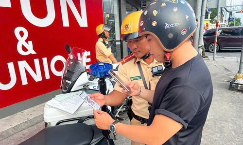 Ho Chi Minh City residents pay traffic fines via QR code