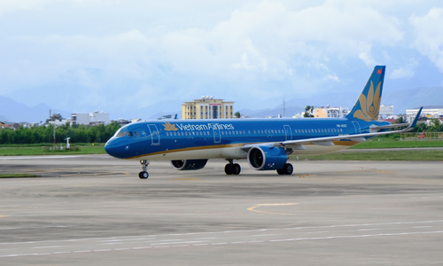 Vietnam Airlines escapes negative equity