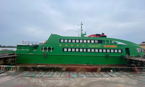 Can Tho - Con Dao high-speed ferry faces seizure next week over unpaid debt