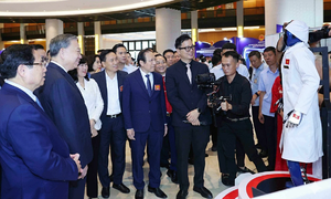 Vinmec unveils 'made in Vietnam' medical robot