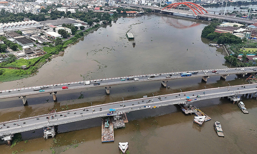 Three-month 'genie lift' raises 11,000-ton Binh Trieu Bridge
