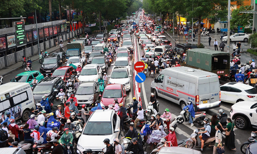 Financial aid proposed for Vietnamese citizens switching to green vehicles