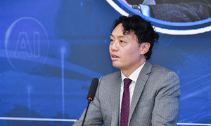 Top Japanese AI professor teaches free course for Vietnamese students