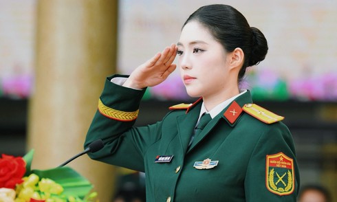 Second runner-up Chau Anh promoted to lieutenant
