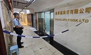 Hong Kong gold heist nets $7.6 million in gold bars