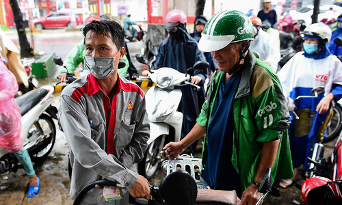 Gasoline prices exceed 20,500 dong per liter