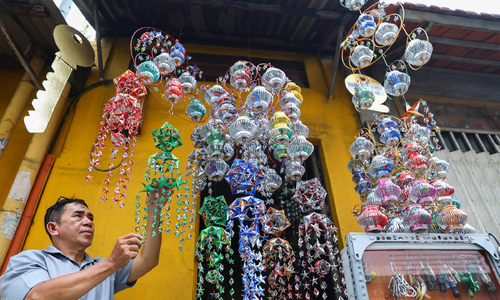Man crafts hundreds of lanterns from cans