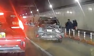 Four-car pile-up in Thu Thiem Tunnel