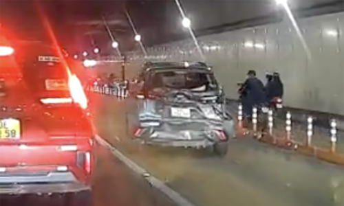 Four-car pile-up in Thu Thiem Tunnel