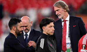 Man Utd holds emergency meeting before Chelsea clash