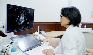 Twin girls born healthy thanks to fetal intervention