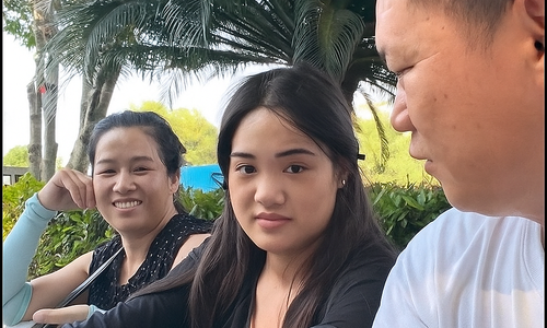 Father pays daughter to stay in touch